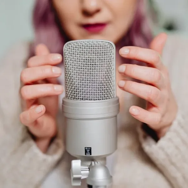 Can AI translate spoken speech in real time across major languages?