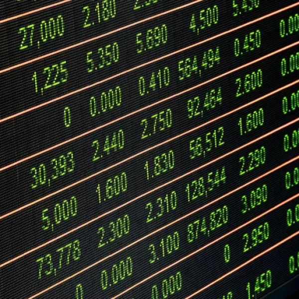 Kan AI manipulera globala koldioxidmarknader genom att förutsäga och frontköra klimatpolitiska förändringar för att utlösa artificiella utbudsbrister och prisspikar?
