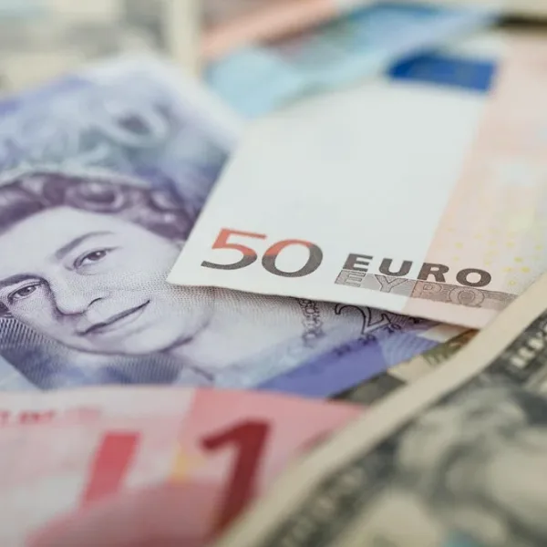 Can AI autonomously manage 60% of global foreign exchange reserves by 2027 using ai-driven macroeconomic modeling and real-time geopolitical risk assessment?