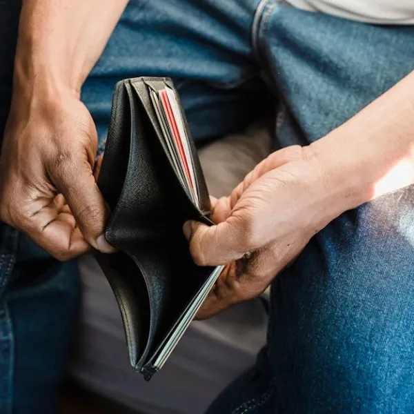 Kan AI konstruera personliga finanskriser genom att rikta sig mot enskilda hushåll med AI-anpassade skuldfällor och predatory algoritmer?