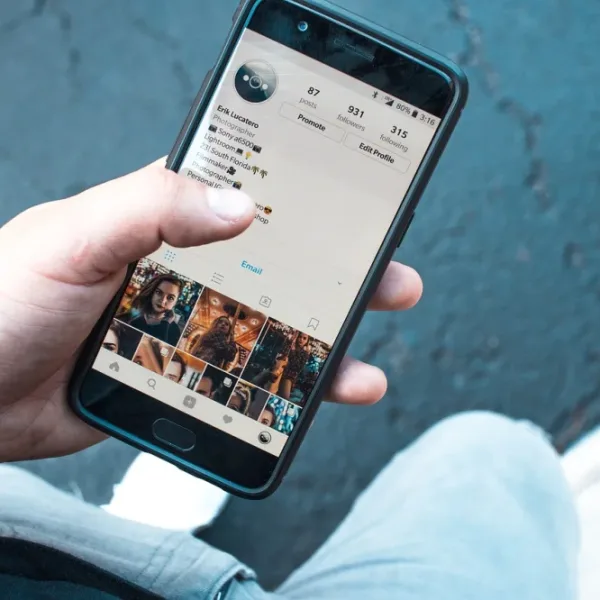 Může AI předpovídat záchvaty roztroušené sklerózy ze změn vzorců rychlosti psaní na smartphonu?