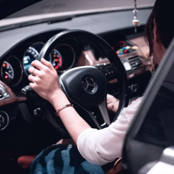 Kan AI bedöma en persons körförmåga med hjälp av inbyggda sensorer i bilen och potentiellt rapportera dem till myndigheter?