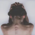 determine a perceived pain level by monitoring bodily metrics or brain activity