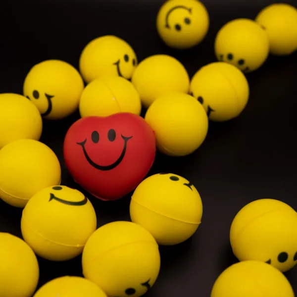 Can AI simulate emotions to the extend that a meaningful and longlasting relationship with a human being can develop?
